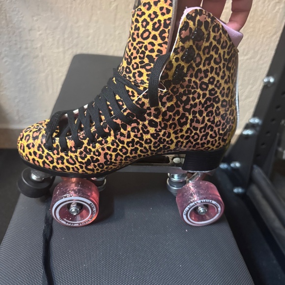 Moxie Jungle Leopard/Pink.Med. Skates - Picture 2 of 5
